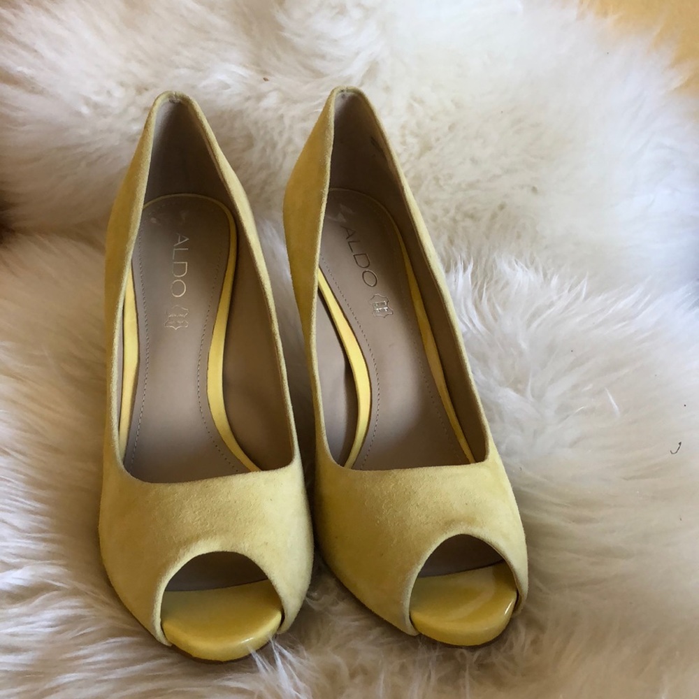 Aldo yellow people toe heels.